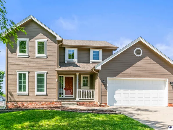 16011 Lindenwood Cir, Bennington, NE 68007