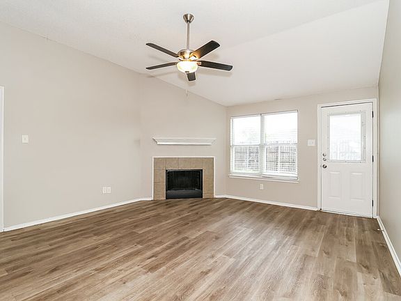 3rd image of 1024 Stockton Dr