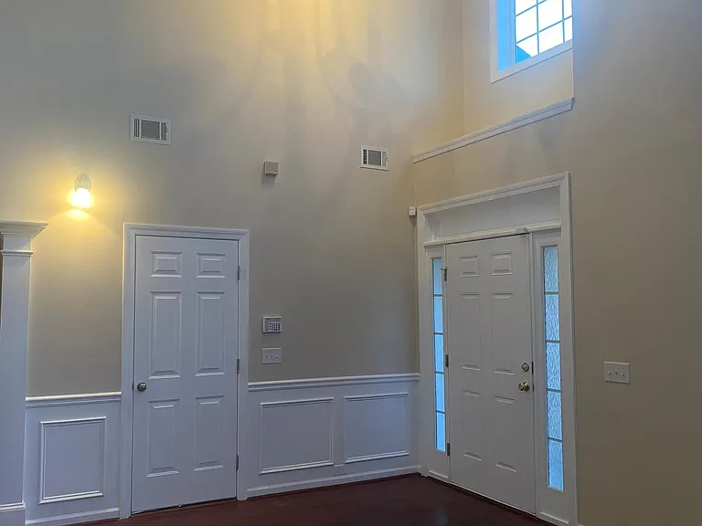 345 Southgate Dr — Photo 4