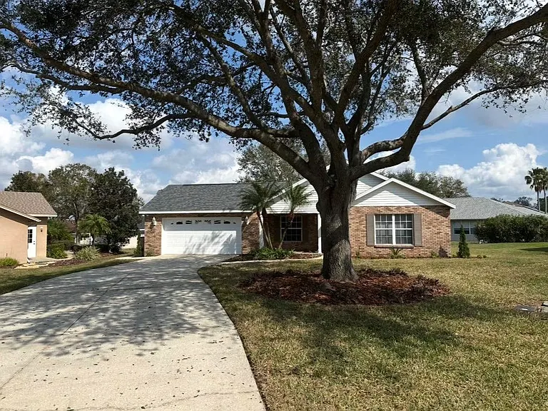 230 Hill Ct — Photo 1