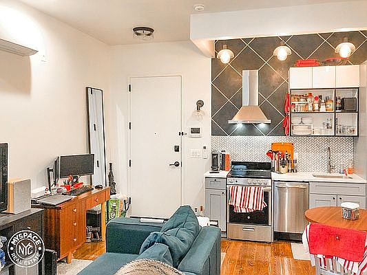 3rd image of 91 Graham Ave #6F