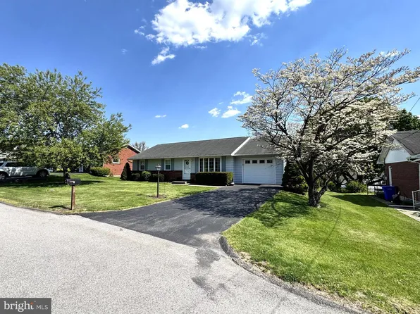 349 Holiday Ln, Lewistown, PA 17044