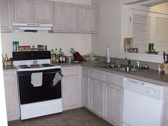 4th image of 2401 E Franklin St APT 203