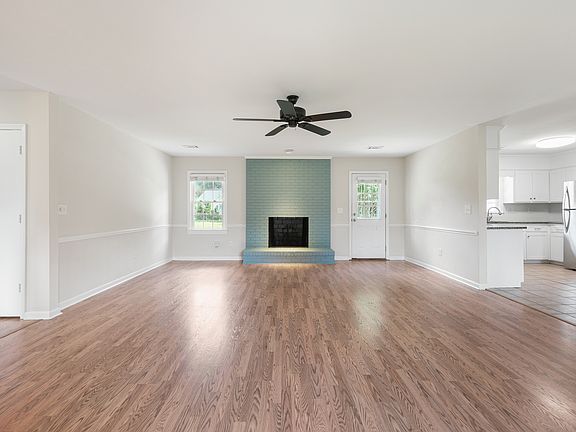 4th image of 351 Sabra Dr