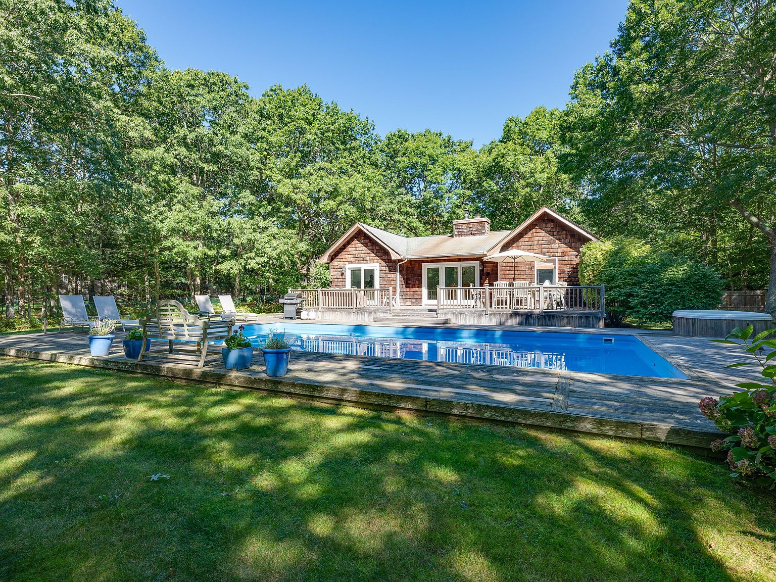 24 Atlantic St East Hampton NY 11937 Zillow   760f0b96015a9e3c9b4aa79c90c225be Cc Ft 1536 