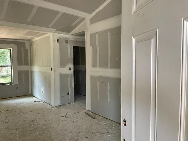 2nd image of 409 Aaron Dr W
