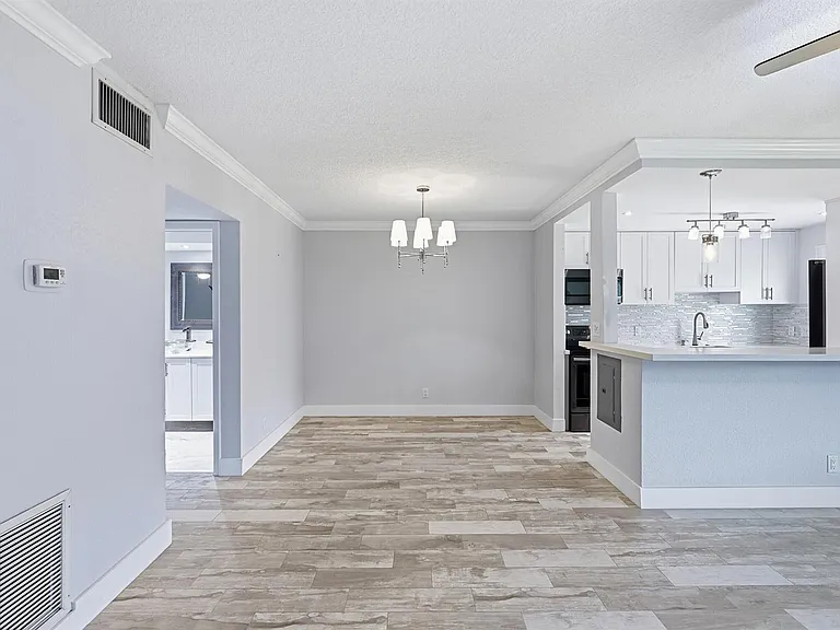 2110 NE 42nd St #2B — Photo 8