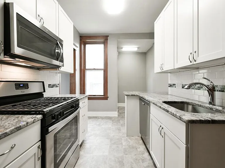 3124 Cass St — Photo 8