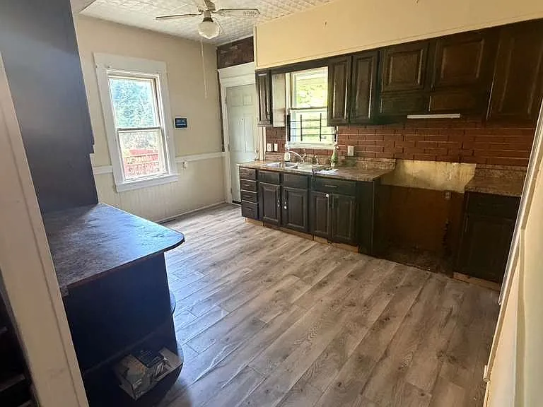 1849 Page Ave — Photo 2