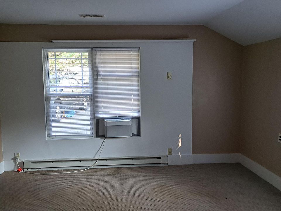 2nd image of 900 Bedford Hills Dr