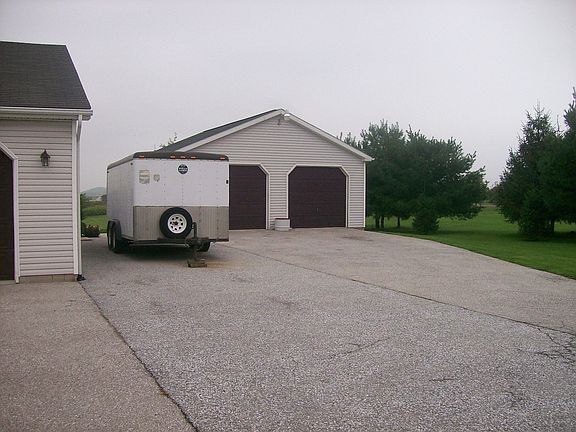 Detached garage