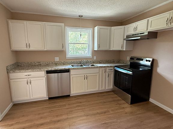 4th image of 7845 Le Jeune Dr