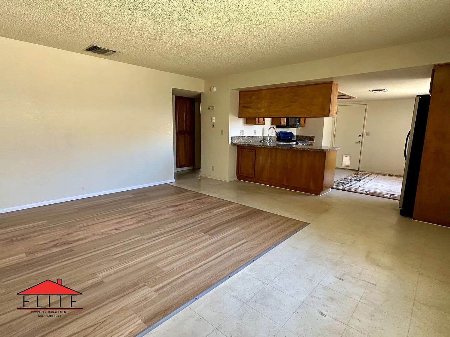 432 Robertson — Photo 4