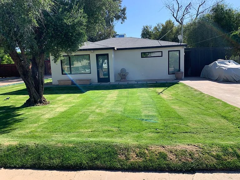 1425 S Grandview Dr — Photo 1