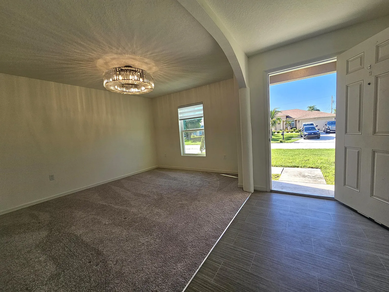 3 bed, 2.0 bath, 2138 sqft, $2,600 — Photo 3
