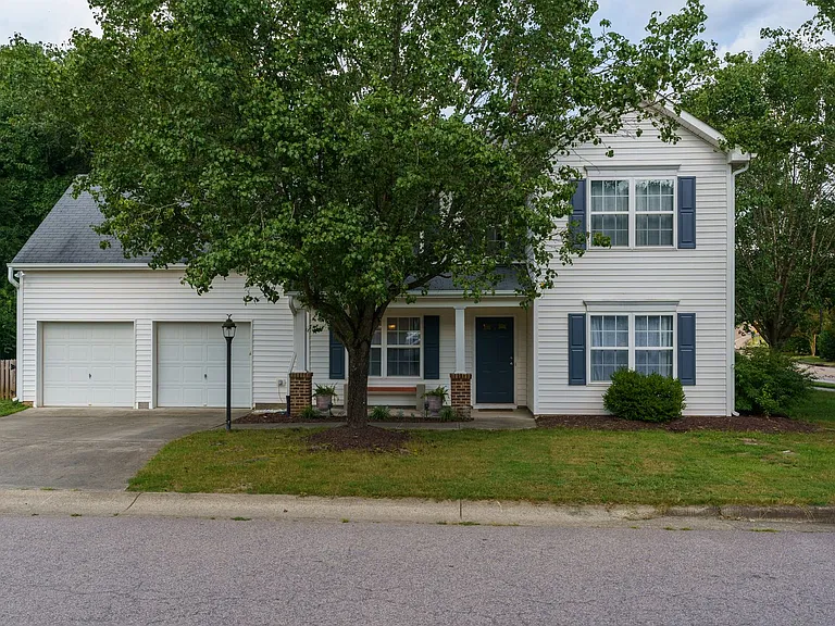 102 Bermuda Green Dr — Photo 1