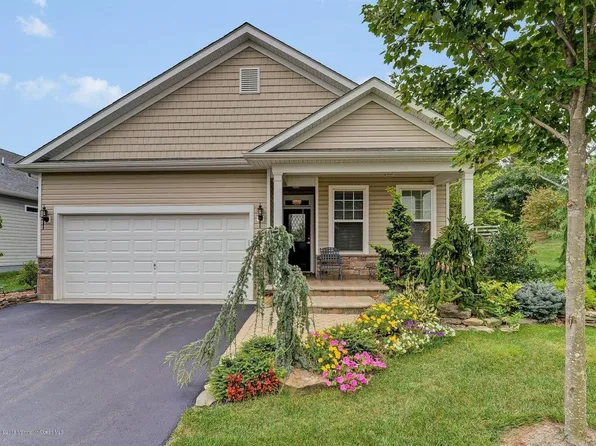 137 Wintergreen Dr, Manalapan, NJ 07726