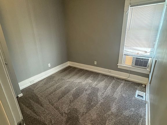 5th image of 121 Garvin Ave