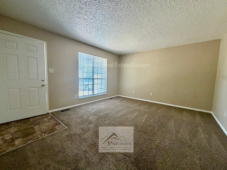 4645 Monica Dr — Photo 2