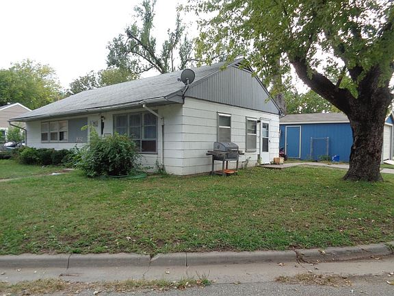 4th image of 832 Cleary Ave