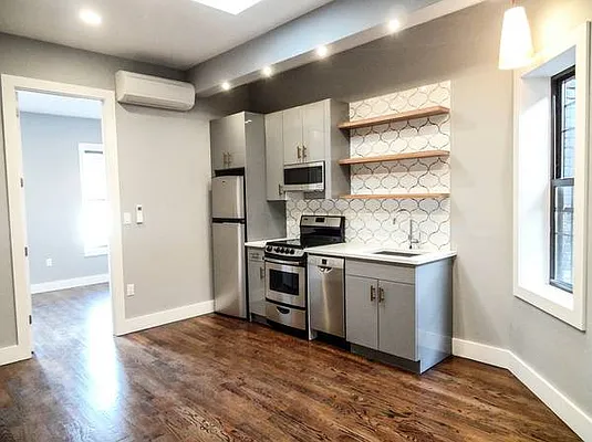 Rented by Premier Metro Realty Corp | media 8