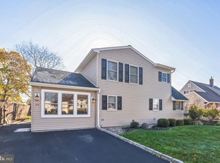 55 N Turn Ln, Levittown, PA 19054