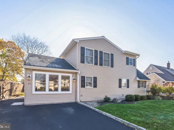 55 N Turn Ln, Levittown, PA 19054