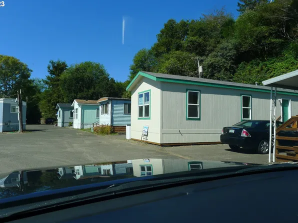 158 Riggs Hill Ln, Winchester Bay, OR 97467