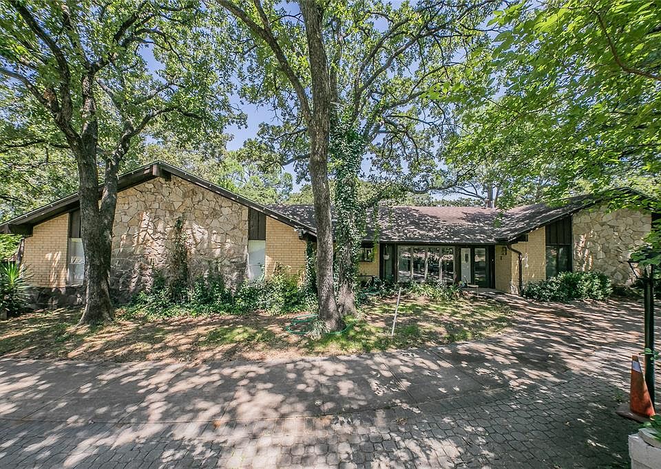 1st image of 1125 Oak Dr