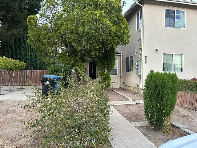 10834 Encino Ave — Photo 1