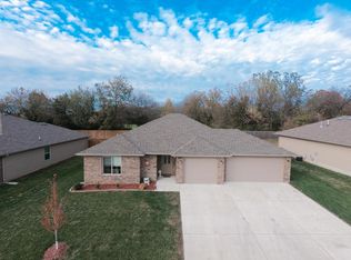 1939 W McClernon St, Springfield, MO 65803