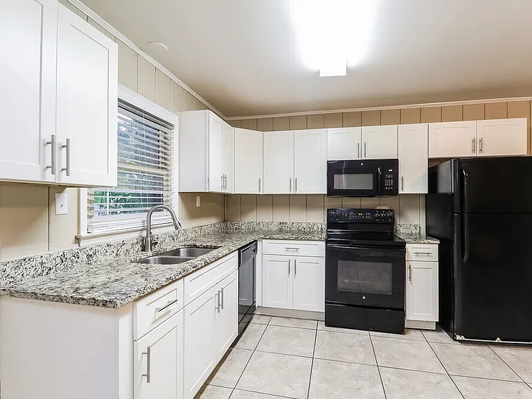 3924 Broadview Dr — Photo 8