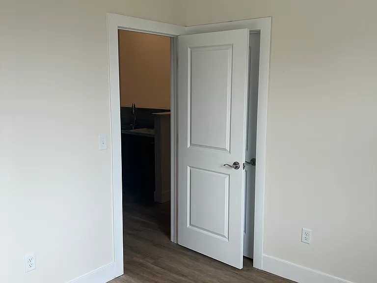 409 Court Yard Ln — Photo 11