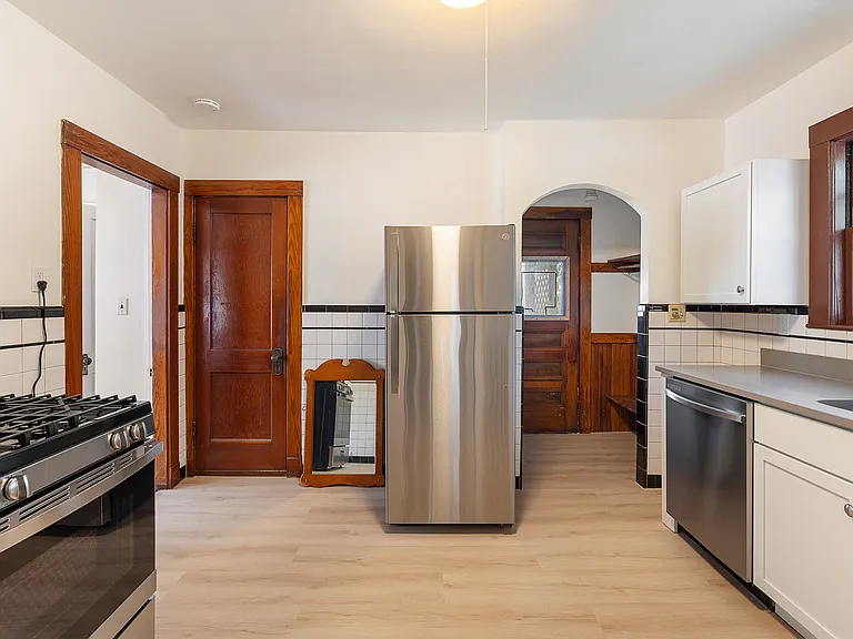 29-31 Chatham St #2 — Photo 10