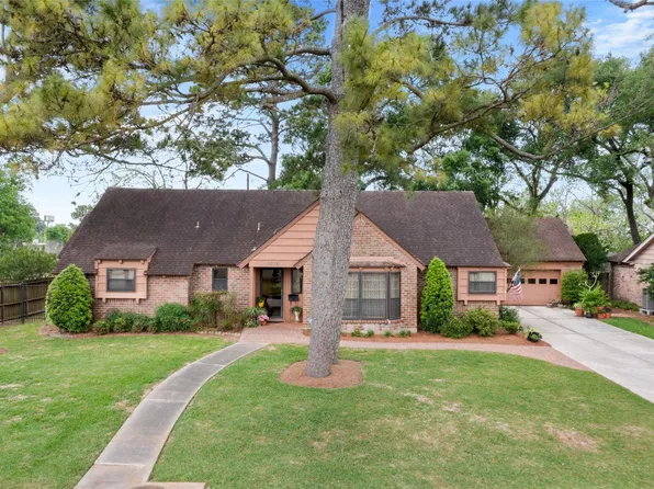 3014 Inwood Dr, Dickinson, TX 77539