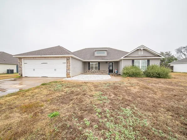 14 Silver Eagle Ct, Fort Mitchell, AL 36856