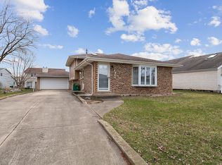 1426 Summit Dr, Lockport, IL 60441