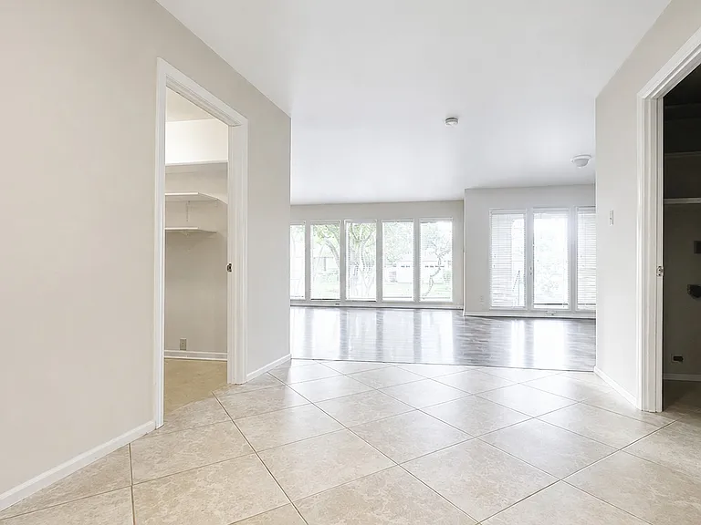 1303 Northlake Dr — Photo 5