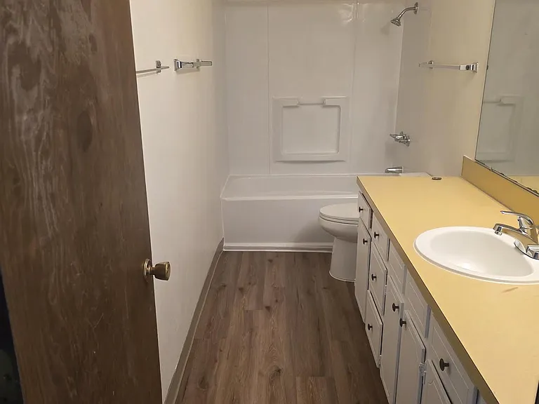 319 Ecols St N #6 — Photo 8