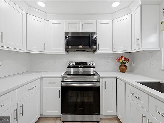 5th image of 6987 Villa Del Rey Ct