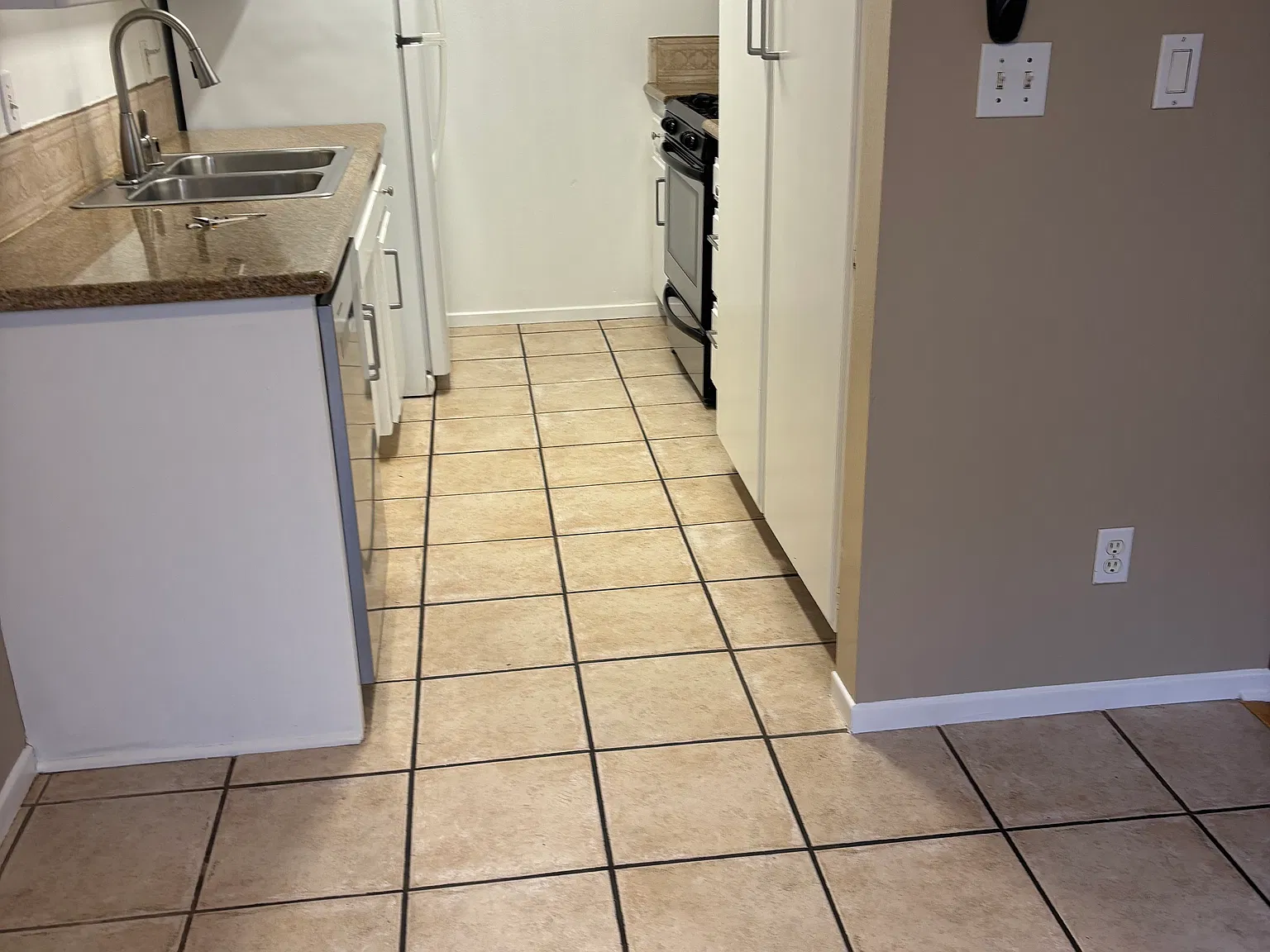 2 bed, 1050 sqft, $2,675 — Photo 3