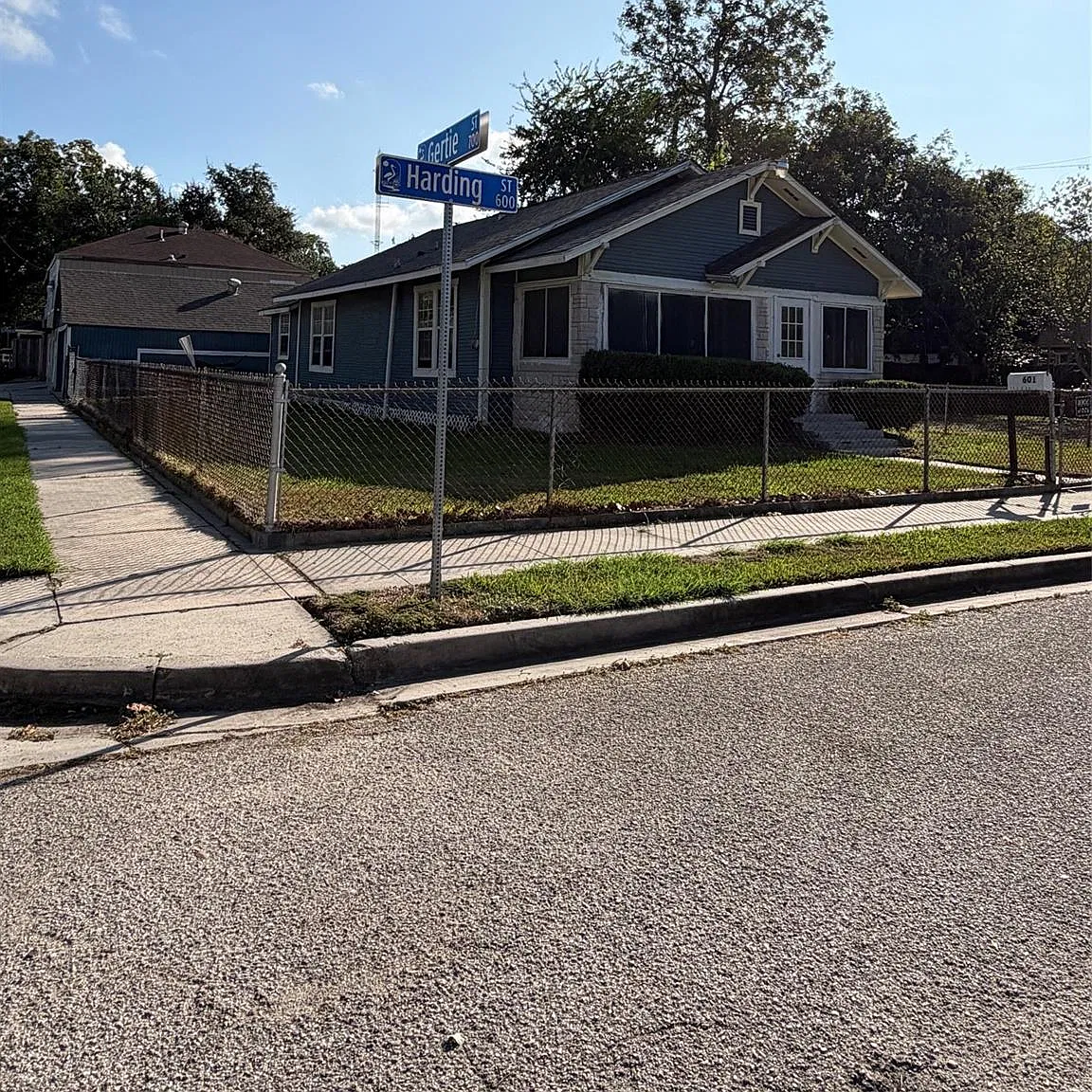 3 bed, 2.0 bath, 1170 sqft, $1,500 — Photo 2