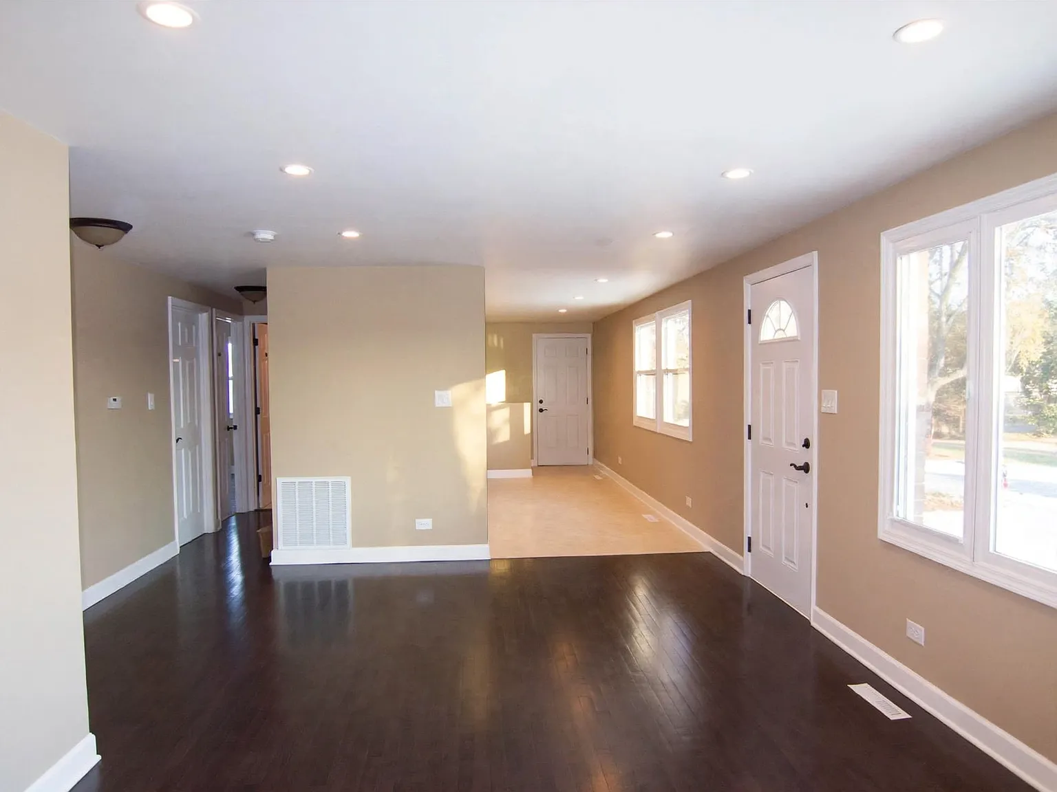 4 bed, 1.5 bath, 1600 sqft, $2,600 — Photo 2