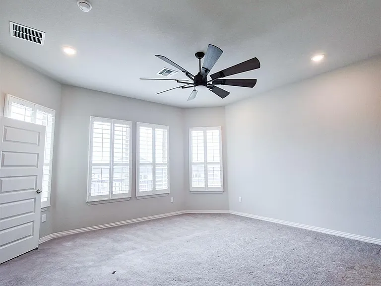 12716 Bloomington Dr — Photo 30
