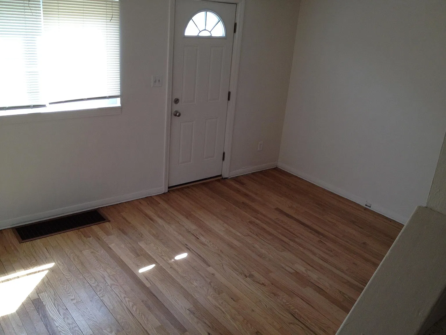 2 bed, 900 sqft, $1,100 — Photo 4