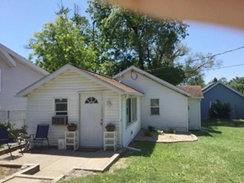 224 Riverview Dr photo 1