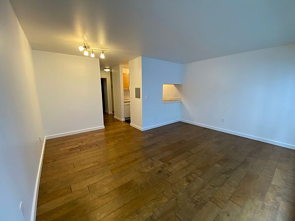 5th image of 412 Bellevue Ave E #201