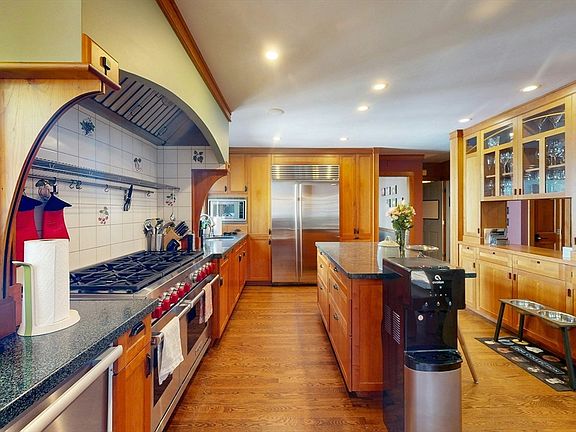 3rd image of 32 Alberta Rd