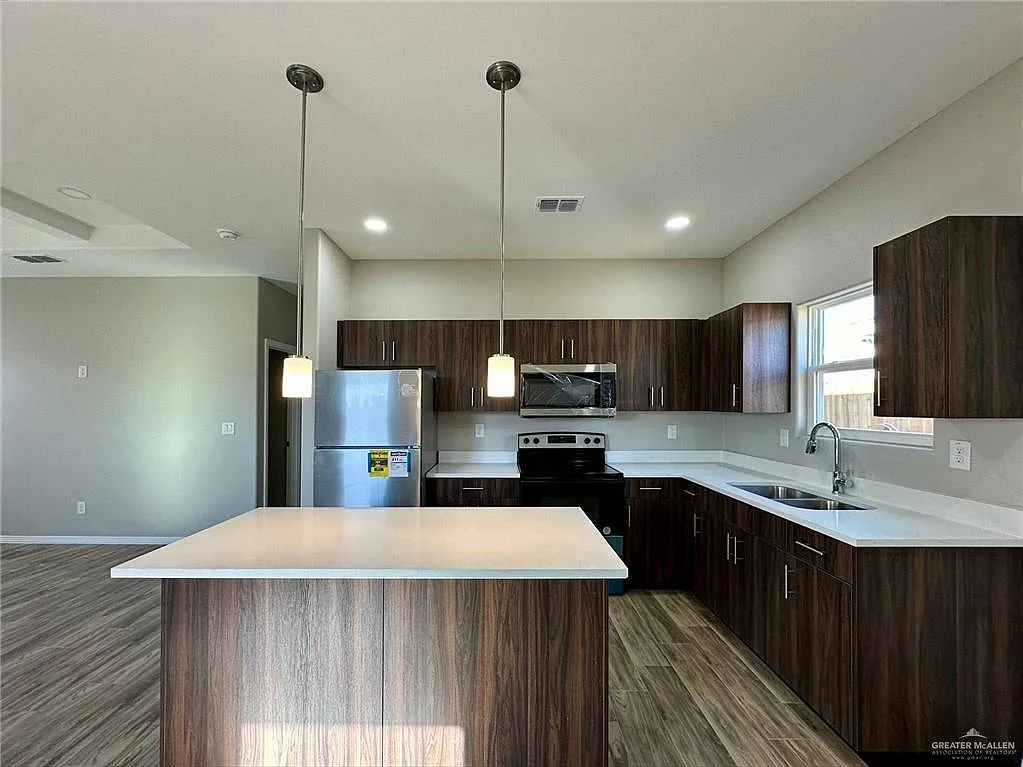 Building Photo - 4305 Walnut Ave #1