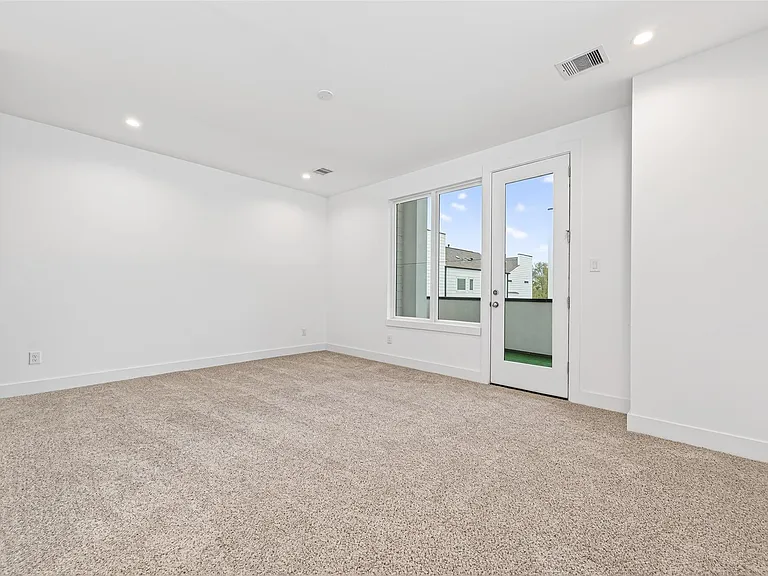5841 Dolores St — Photo 33